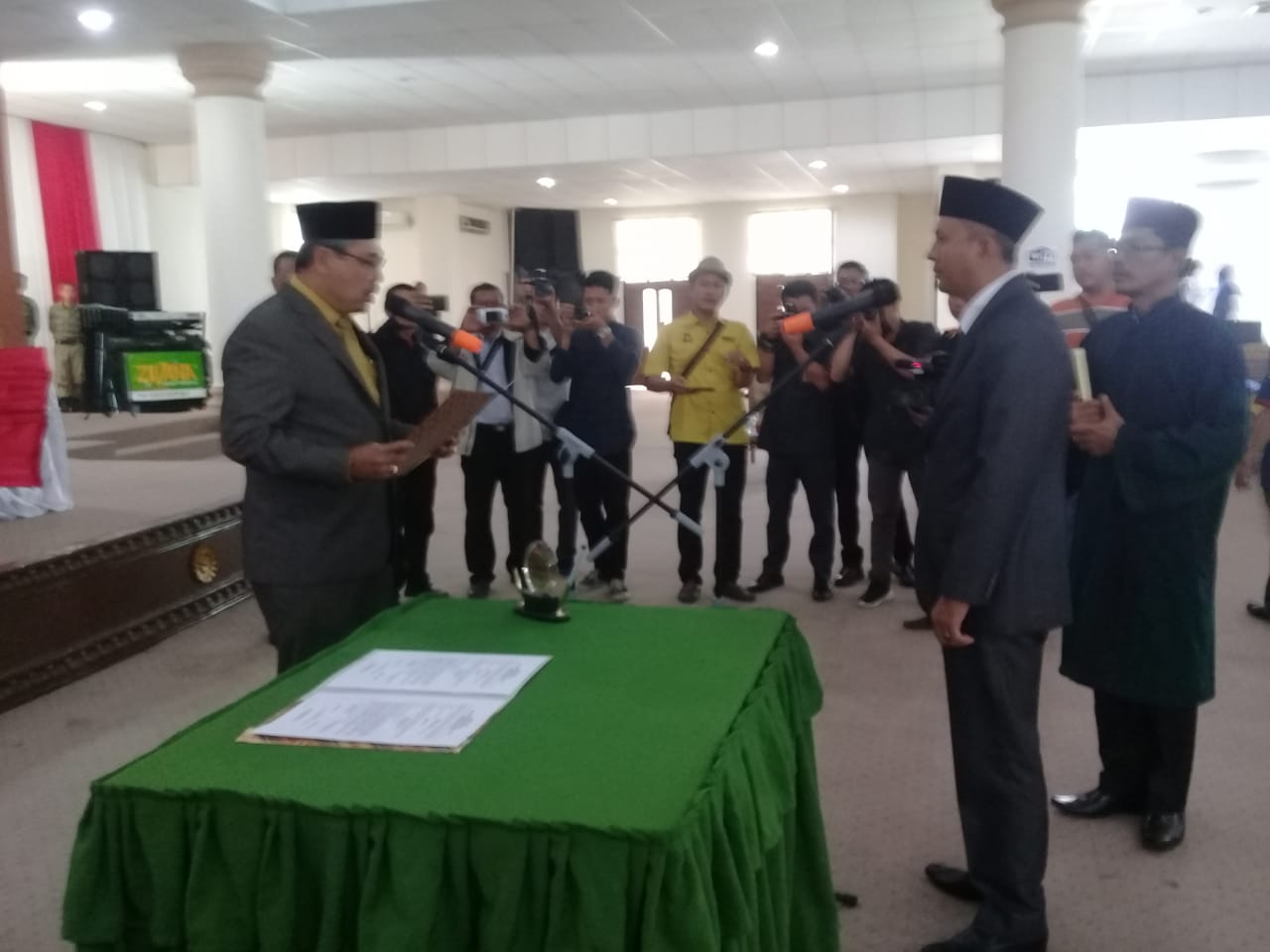 Ketua DPRD OI Resmi Lantik PAW Pursaid, Ini Penggantinya.