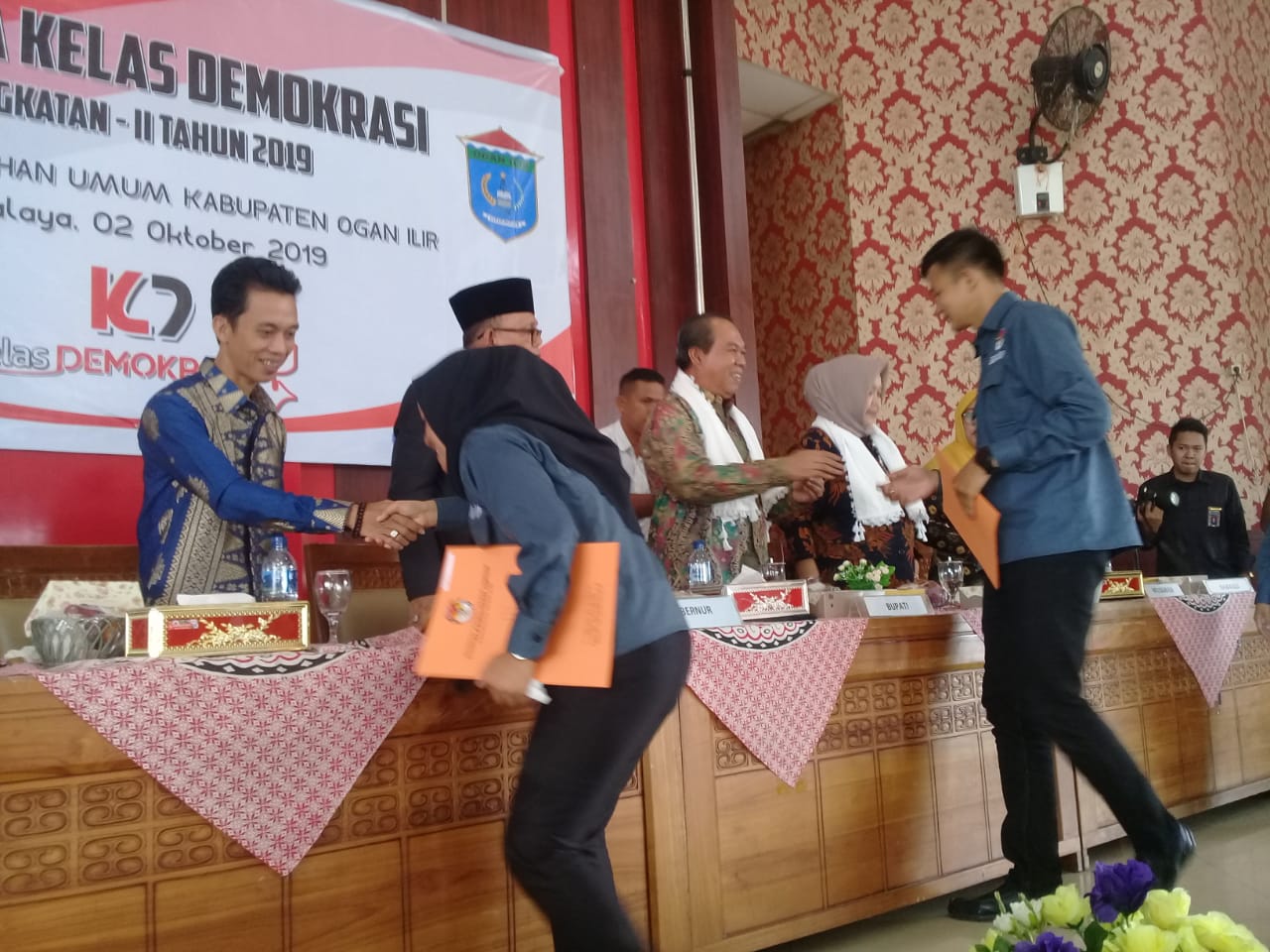 Sebanyak 120 Siswa/siswi Kelas Demokrasi di Wisuda