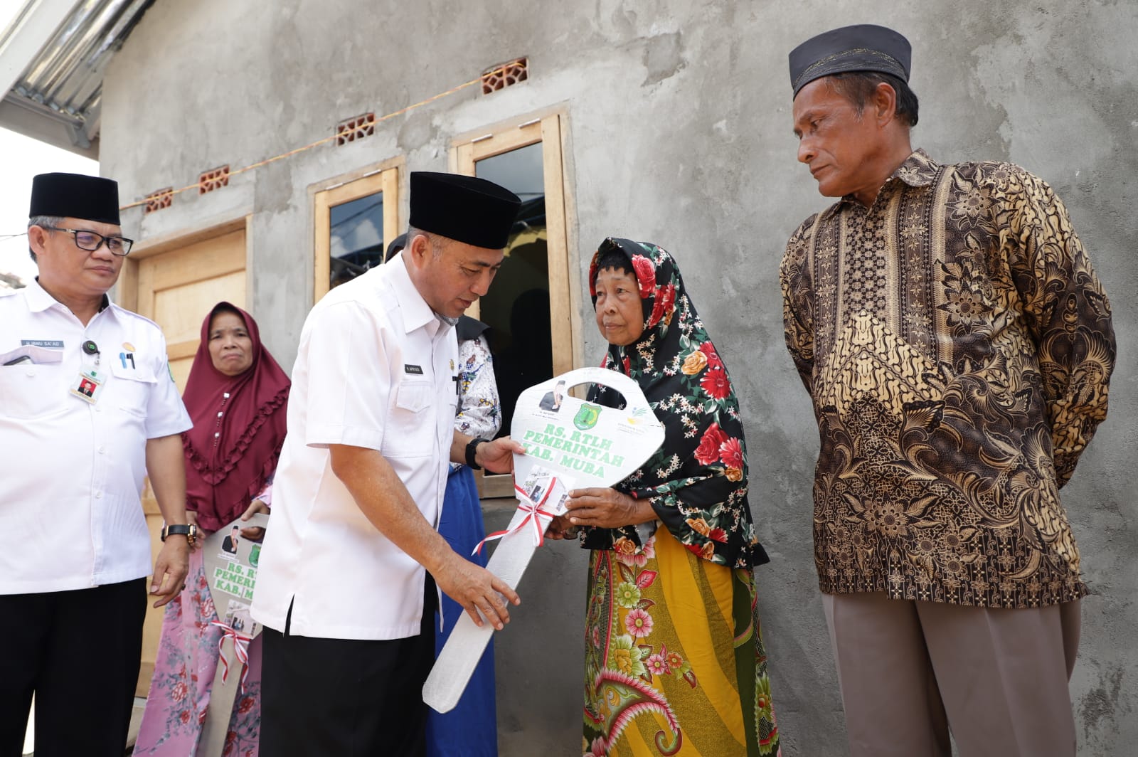 Puluhan Tahun Tak Tersentuh Bantuan, Apriyadi Boyong Bantuan untuk Warga Tanah Abang