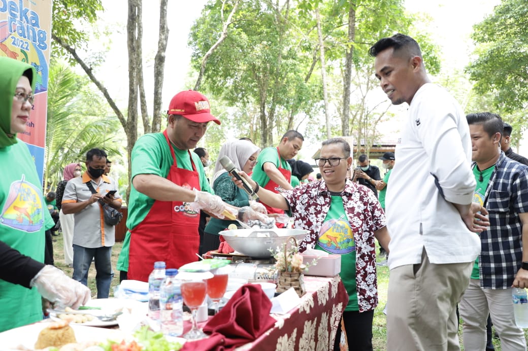 Usai Bekarang, Pj Bupati Apriyadi Request Masak Tempoyak dengan Lord Adi