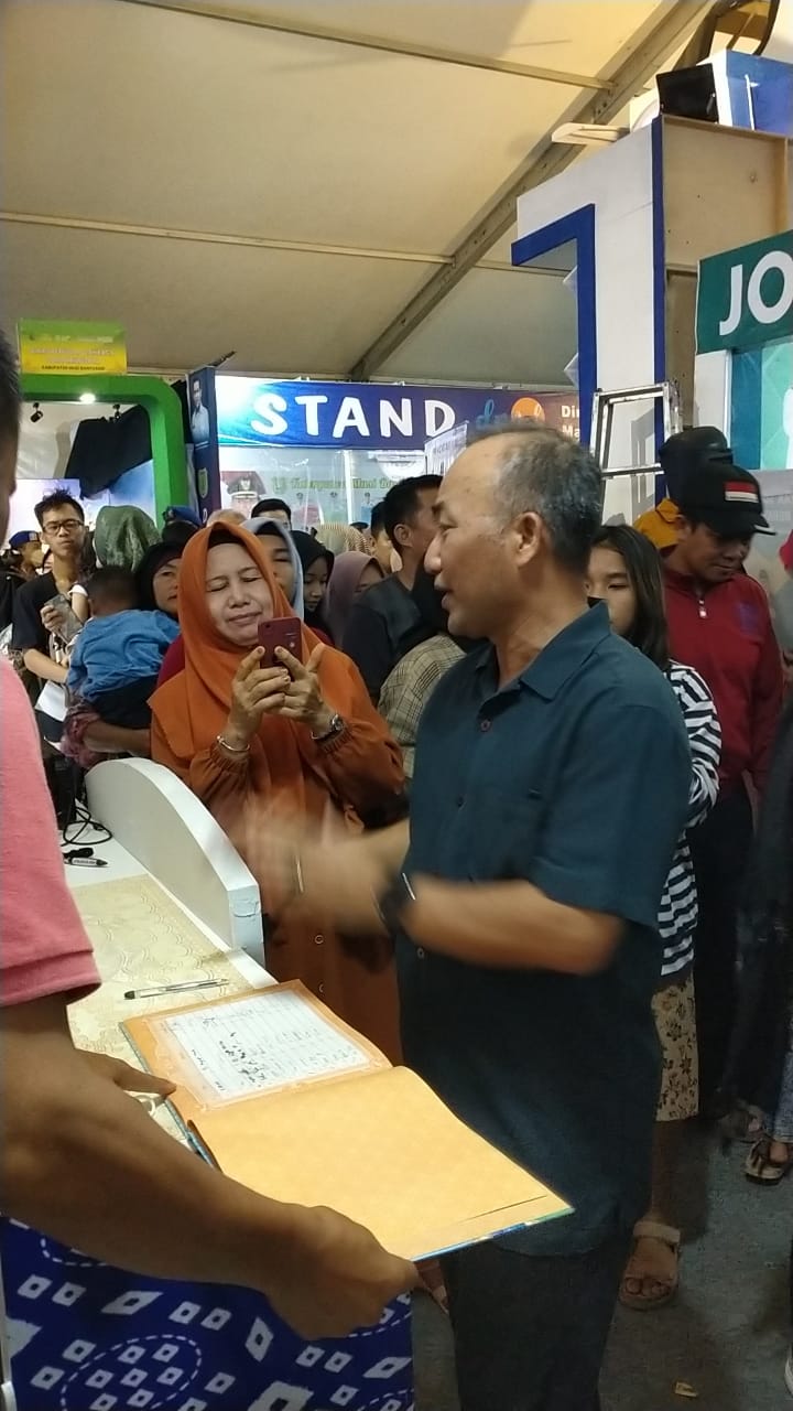 Malam Minggu, Diam-diam Pj Bupati Apriyadi Datangi Stand Muba Expo