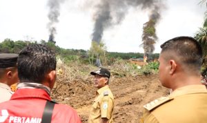 Turun ke Lokasi, Tegaskan Setop Semua Aktifitas di Titik Semburan Api