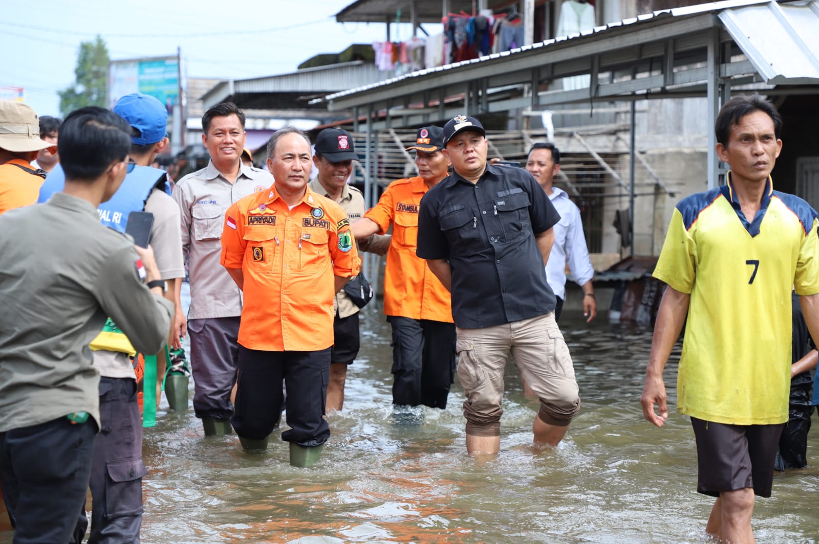 Puluhan Rumah Terendam, Pj Bupati Apriyadi Sambangi Warga