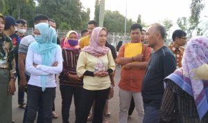 Minggu Sore Puluhan Perwakilan Honorer di Muba Geruduk Rumdin Bupati