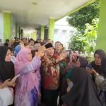 Buat Kaget Guru, Rebutan Minta Swafoto