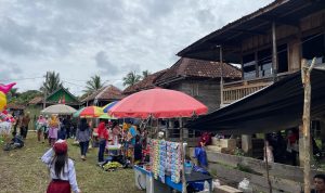 Berkah Pedagang Saat Pelantikan Kades di Sungai Keruh Muba