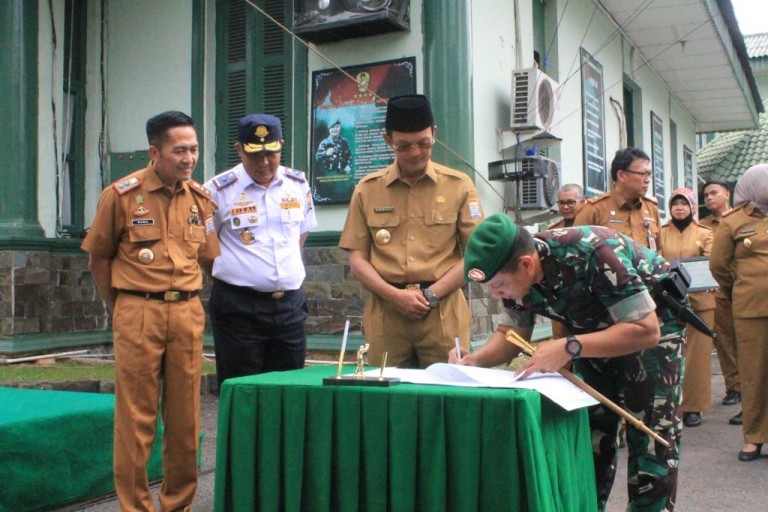 Harnojoyo Berikan Bantuan 5 Unit Motor ke Kodim 0418/Palembang