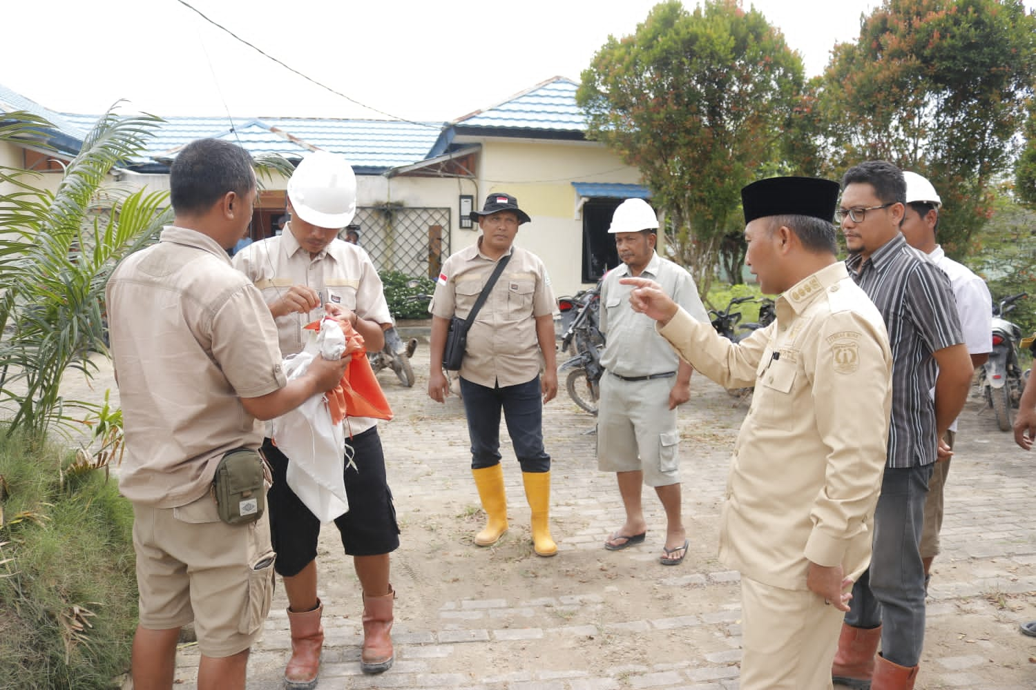 Pasang Bendera Lusuh, Pj Apriyadi Semprot Perusahaan Sawit