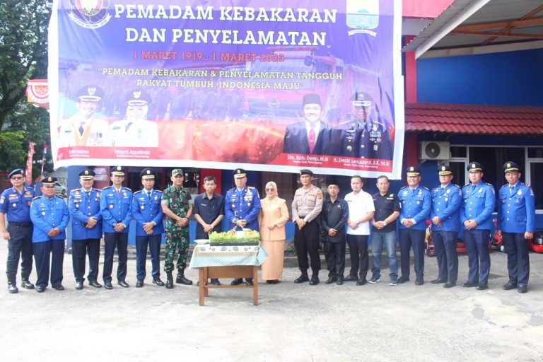 Hadirkan Atraksi Kepiawaian Petugas, Palembang Gelar Upacara HUT Damkar ke-104