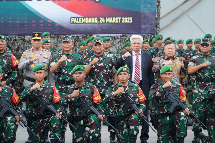 Pelepasan Keberangkatan Satgas Yonif Raider 200/BN dan Yonif 133/YS Menuju Provinsi Papua dan Papua Barat