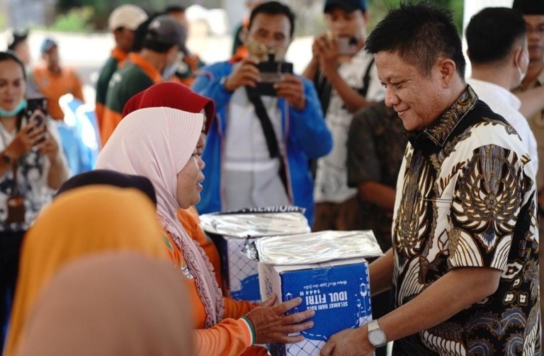 350 Paket Lebaran Untuk Petugas Kebersihan