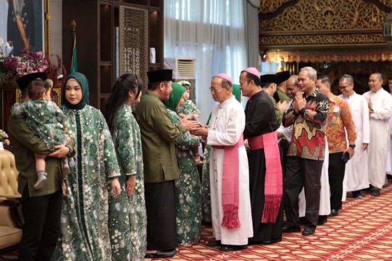 Gelar Open House Idul Fitri 1444 H, Gubernur Herman Deru Terima Semua Tamu dari Berbagai Lapisan Masyarakat