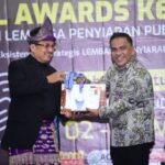 Peduli Radio , Pj Bupati H Apriyadi Menerima reward dari Asosiasi LPPL Radio dan Televisi Indonesia