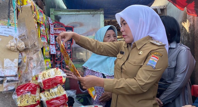 Sidak Pasar 26 Ilir, Wawako Soroti Produk Kedaluwarsa