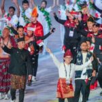 Deru Bangga ketua kontingen Indonesia Promosikan Baju Adat Sumsel Pada Defile Opening Ceremony SEA Games 2023