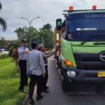 Tindak Lanjuti Instruksi Gubernur, Tim Gabungan Tertibkan Lalulintas Truk dan Tronton Melanggar Jam Operasional