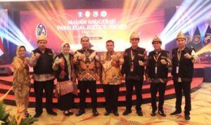 Lurah Perwakilan Kabupaten Muba Bawa Pulang Penghargaan Paralegal Justice Award 2023