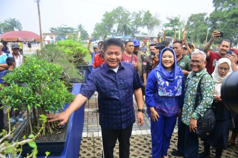 Gubernur Sumsel Buka Langsung Pameran Bonsai Di Martapura