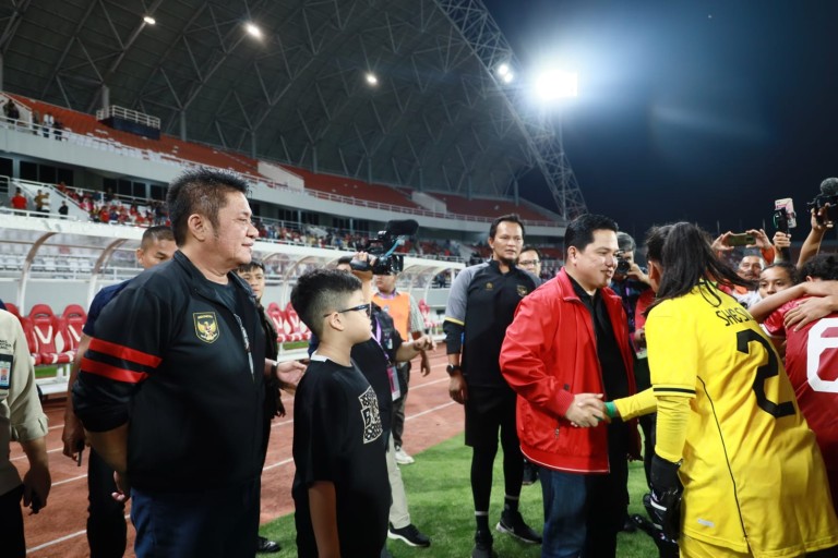 Gubernur Herman Deru Dampingi Erick Thohir Semangati Timnas Putri U-19 Indonesia di Jakabaring Palembang