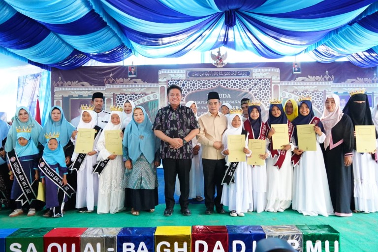 Hafal Al-Qur’an 30 Juz, Herman Deru Hadiahi Septa Anggira Umroh Gratis