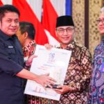 Pj.Bupati H. Apriyadi Mahmud Terima Sertifikat 1001 Inovasi Energi Baru Untuk Negeri Dari Bumi Sriwijaya