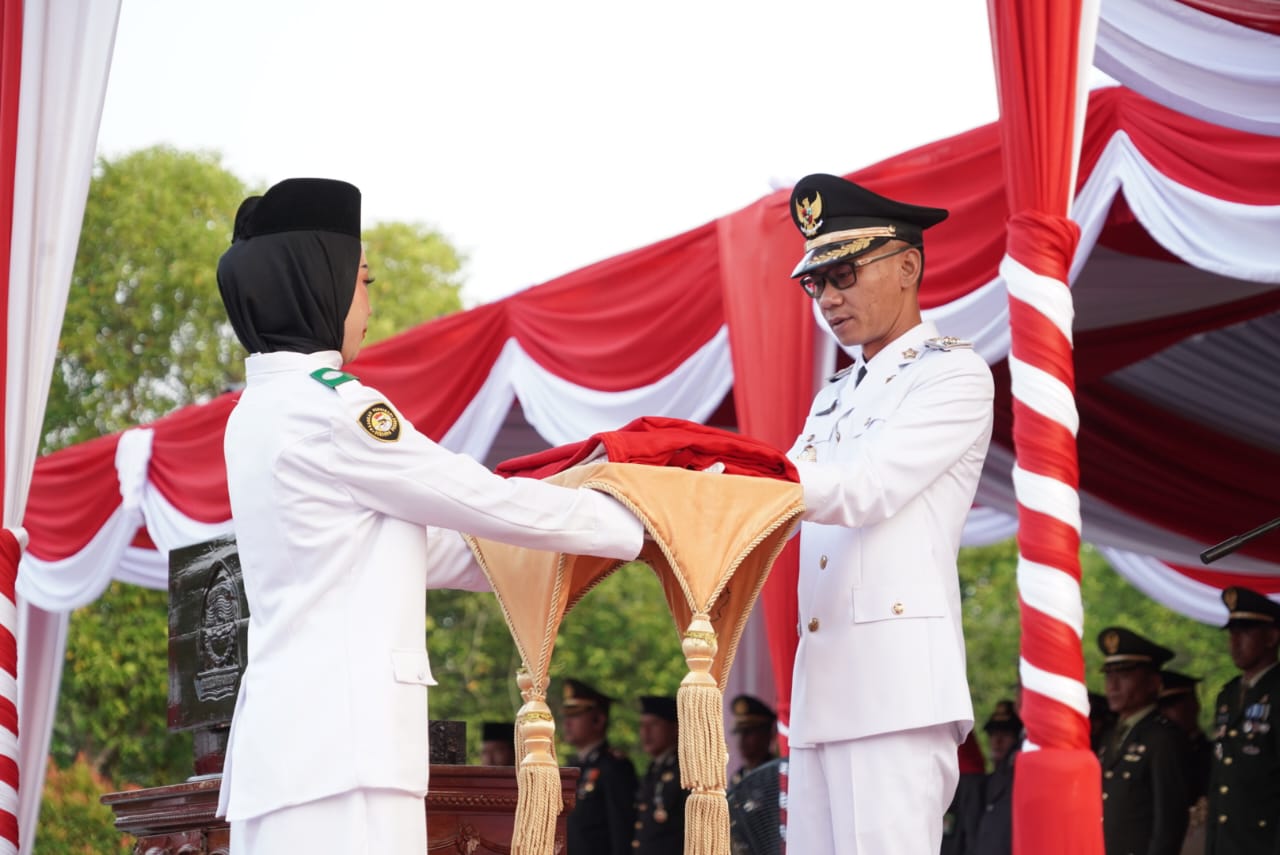 Wabup Menjadi Inspektur Upacara Pada Penurunan Sang Merah Putih