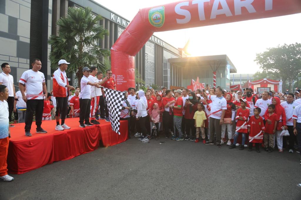 Semarak HUT RI ke-78, Pemprov Sumsel Bagikan 10 Juta Bendera Merah Putih dalam Aksi Jalan Santai Massal