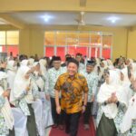 Hadiri Milad SIT AL Furqon, Herman Deru Tandatangani Prasasti Peresmian Masjid Al- Furqon