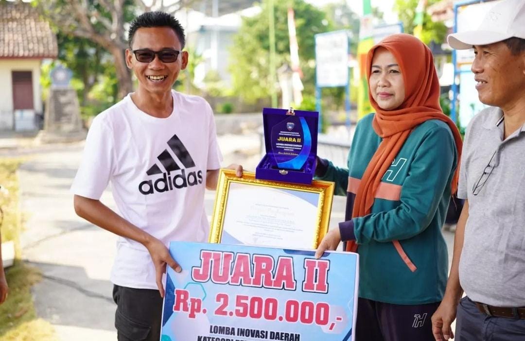 Yudha Serahkan Langsung Hadiah Lomba Inovasi Daerah 2023