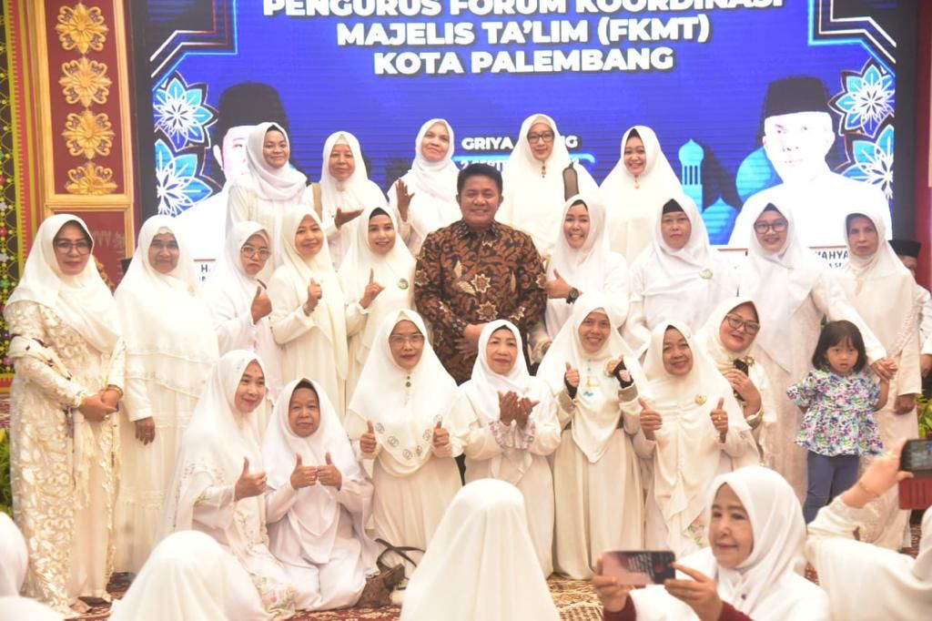 Gubernur Ajak Ibu-Ibu Gotong Royong Membangun Generasi Muda Yang Saling Peduli