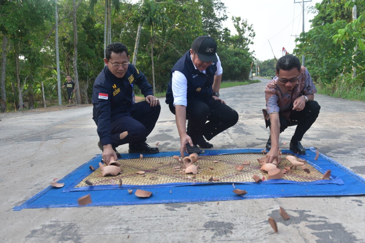 Gubernur Resmikan Akses Jalan Penghubung OKU Timur – OI Sepanjang 68 KM