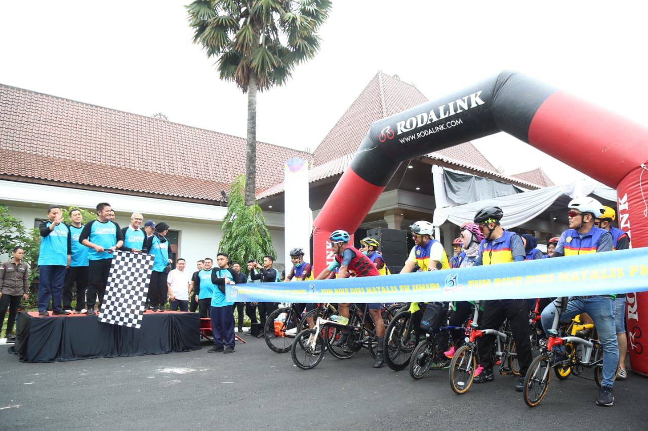 Gubernur Lepas Ratusan Peserta Fun Bike, Fun Run dan Fun Walk Meriahkan Dies Natalis FK Unsri ke-61