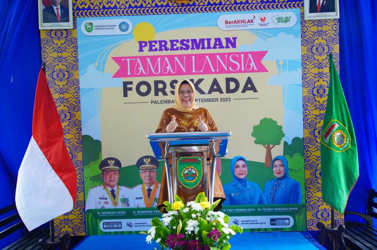 Pj Ketua TP PKK Muba Hadiri Peresmian Taman Lansia Forsikada