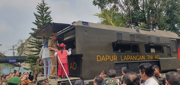 Atasi Stunting, Pj Gubernur Sumsel Fatoni Kunjungi Dapur Masuk Sekolah