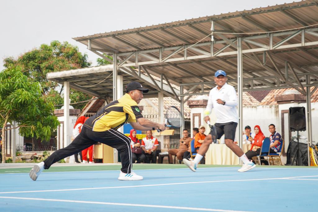 Resmikan Lapangan Tennis PA Sekayu, Pj Bupati H Apriyadi Sempatkan Bermain Tennis