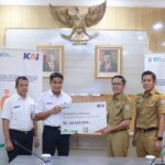 Pemkot Palembang Terima Tiga Unit Mobil Sampah dari PT KAI