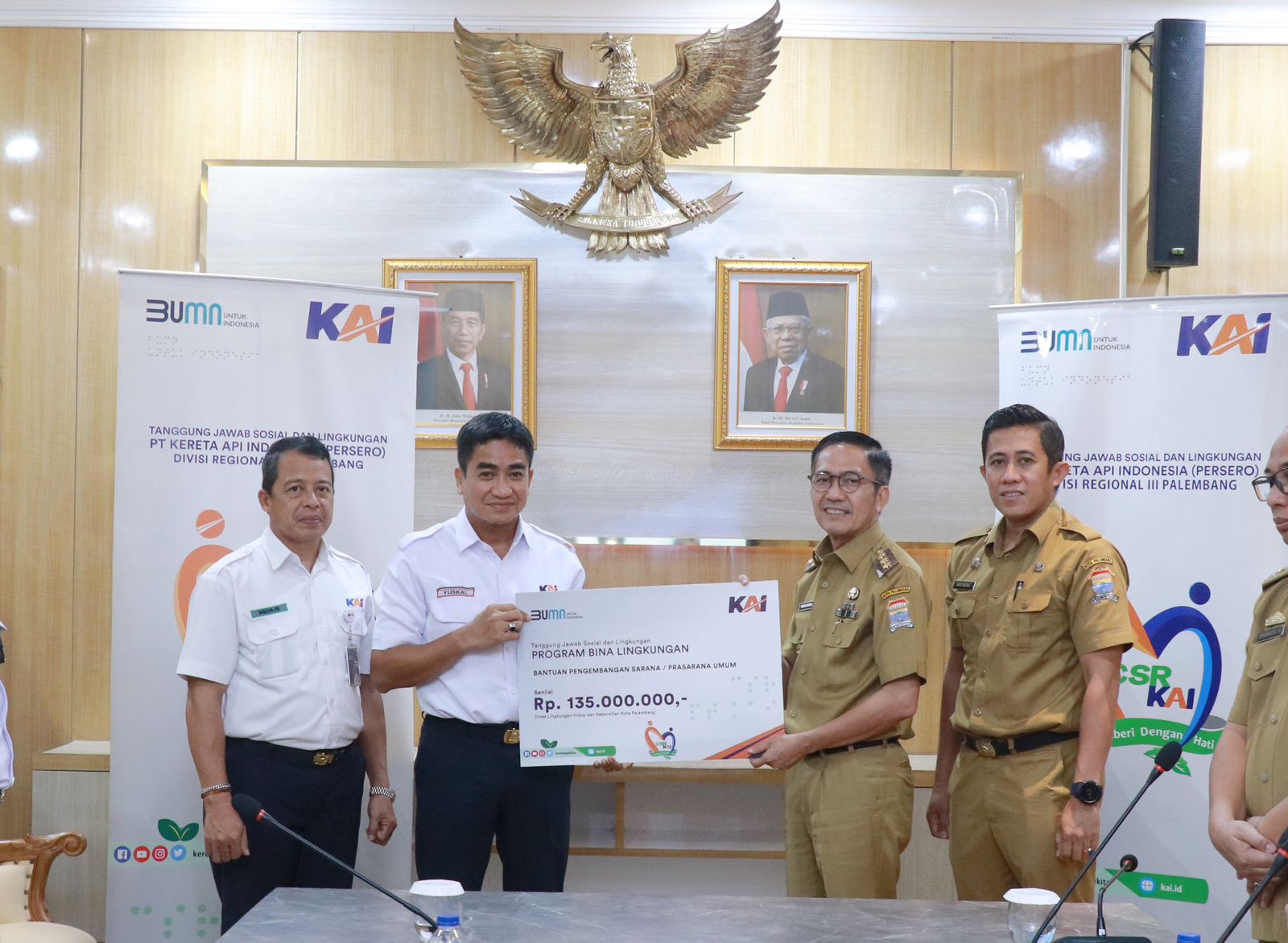 Pemkot Palembang Terima Tiga Unit Mobil Sampah dari PT KAI