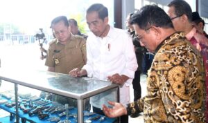 Presiden RI Jokowi Bersama Pj Gubernur Sumsel Agus Fatoni Tinjau SMK Negeri 2 Palembang