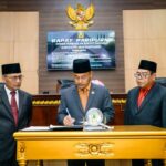 DPRD dan Pj Bupati Apriyadi Setujui Raperda APBD Tahun 2024