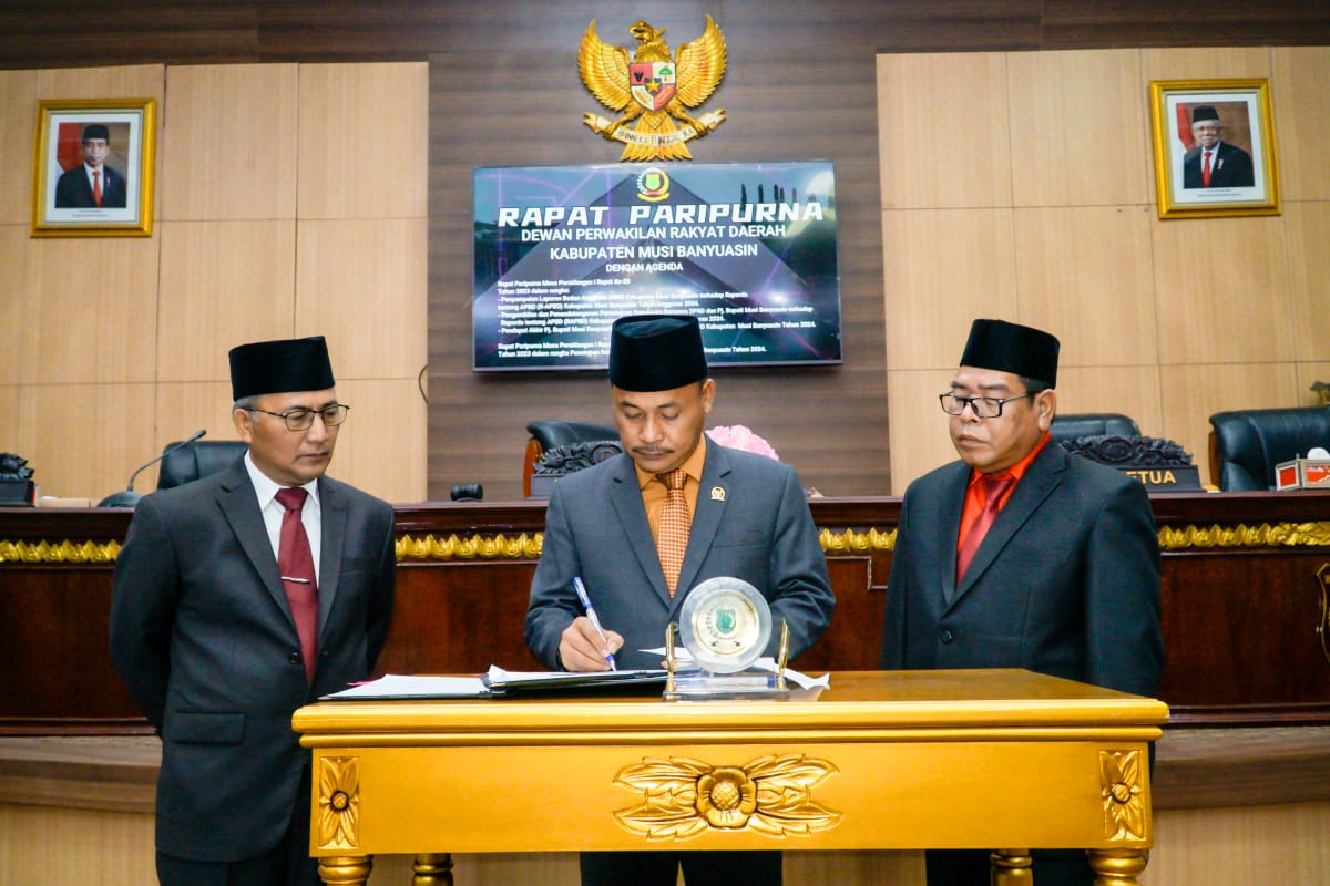 DPRD dan Pj Bupati Apriyadi Setujui Raperda APBD Tahun 2024