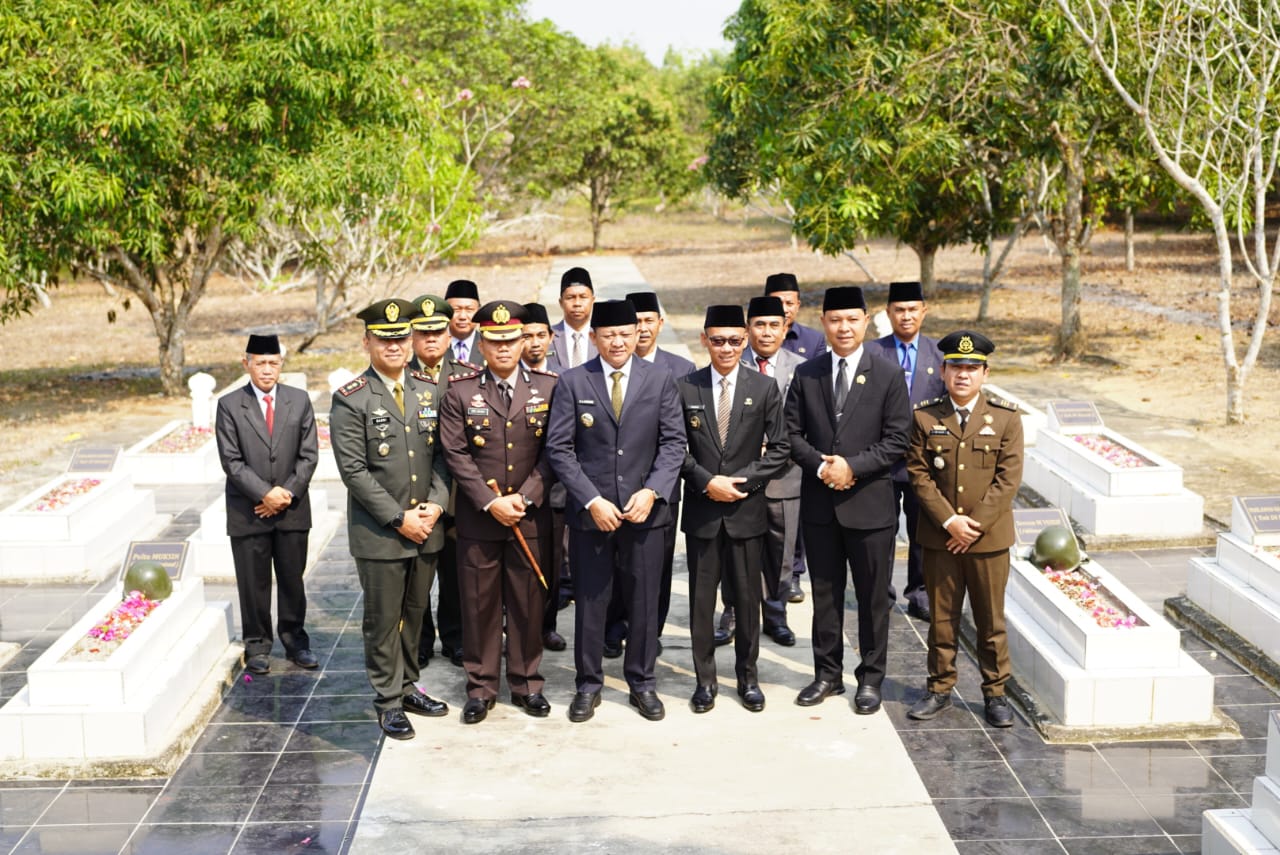 Peringati Hari Kesaktian Pancasila 2023, Bupati OKUT Dan Forkopimda Ikuti Upacara Di Taman Makan Pahlawan