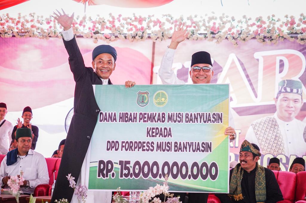 Puncak Hari Santri, Pj Bupati Apriyadi Hadiahkan Rp15 Miliar untuk Ponpes se-Muba