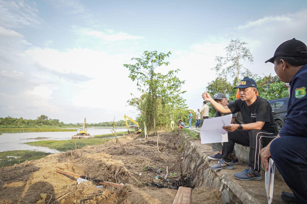 Sidak ke Lapangan, Apriyadi Warning Kontraktor Selesaikan Pembangunan Infrastruktur Tepat Waktu