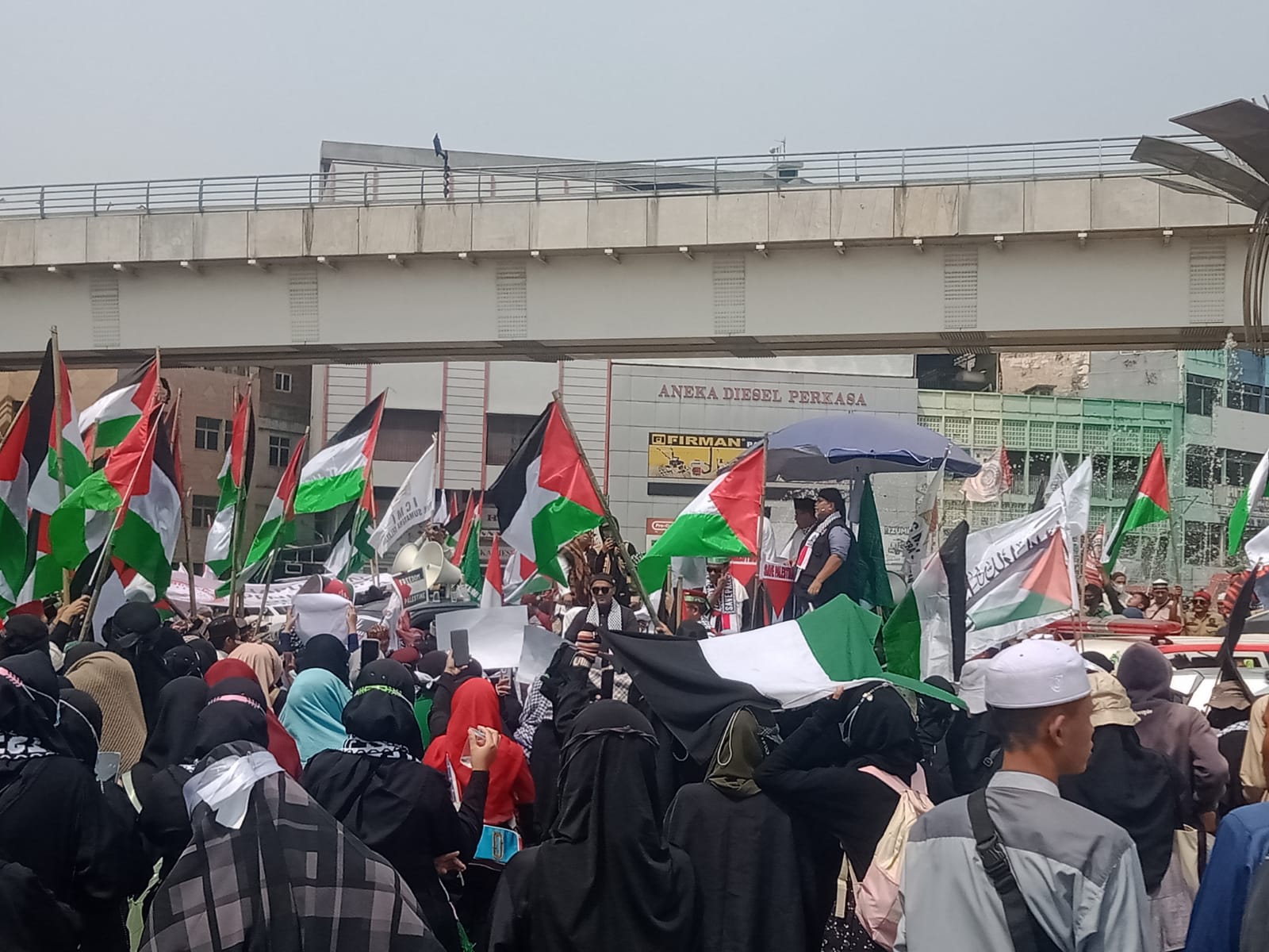 Stop Negara Israel Melakukan Kegiatan Ke Palestina, Ratusan Organisasi Islam Gelar Aksi Damai di Bundaran Air Mancur Palembang