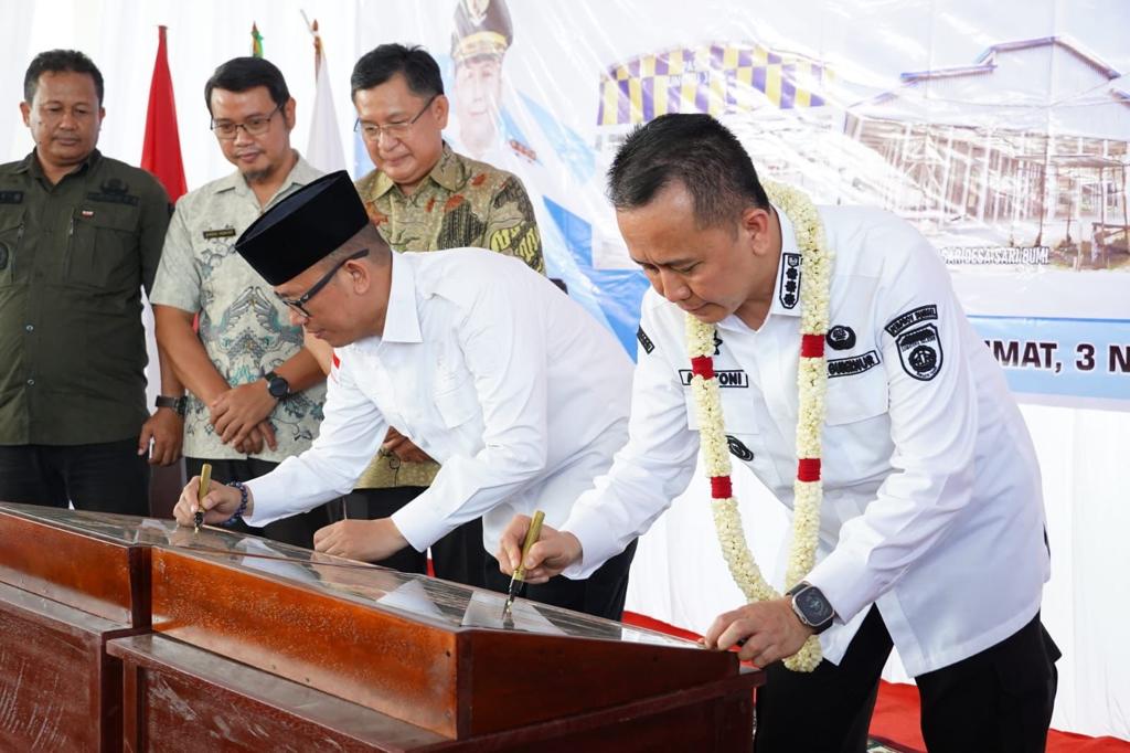 Pj Gubernur Sumsel Agus Fatoni Resmikan Pasar Bantuan Provinsi di OKU