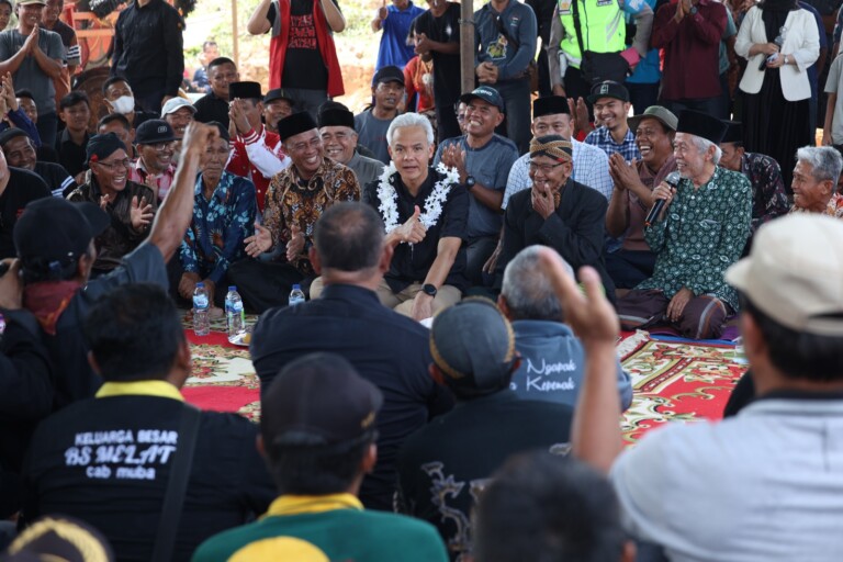 Dikunjungi Ganjar, Warga Transmigran Sumsel : Pak Ganjar Keluarga Kami Sendiri