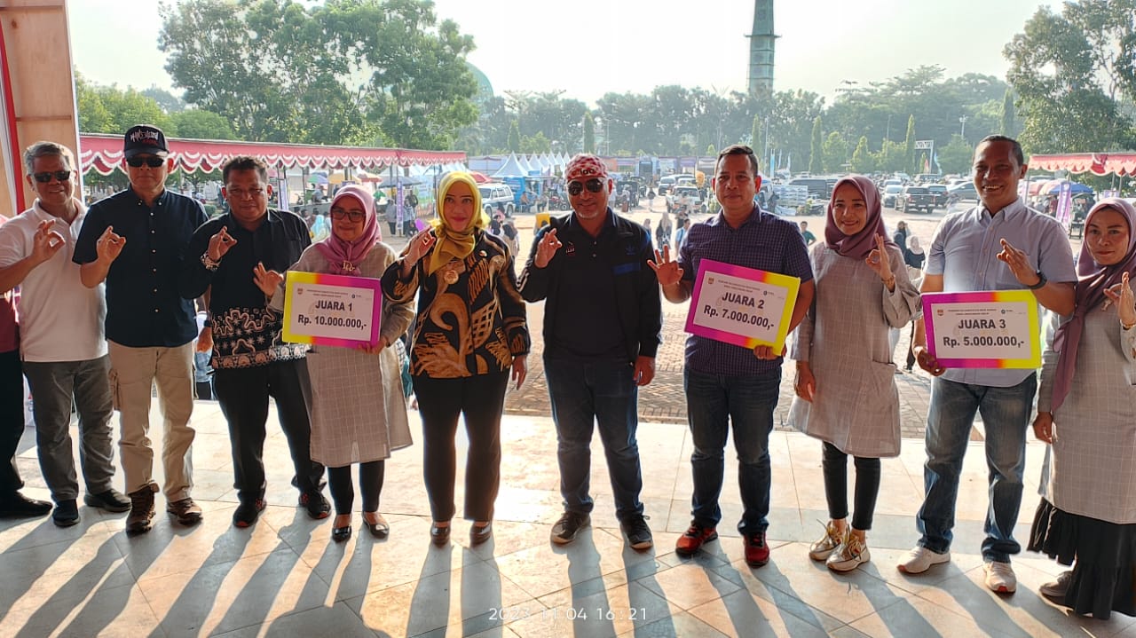 Hari Kesatuan Gerak Pemberdayaan Kesejahteraan Keluarga (HKG-PKK) ke-51: Festival Serasan Sekentenan Ditutup Resmi oleh Bupati Musi Rawas