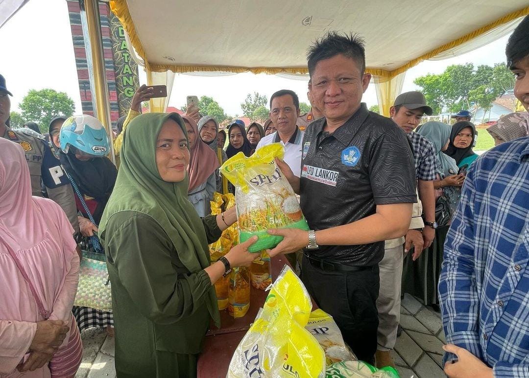 Gebyar Pasar Murah Di Alun-alun Sebiduk Sehaluan