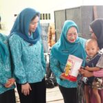 Percepat Penurunan Stunting, Pj Ketua TP PKK Sumsel Tyas Fatoni Beri Edukasi sekaligus Bagikan Makanan Tambahan untuk Balita dan Ibu Hamil di Kabupaten Ogan Ilir