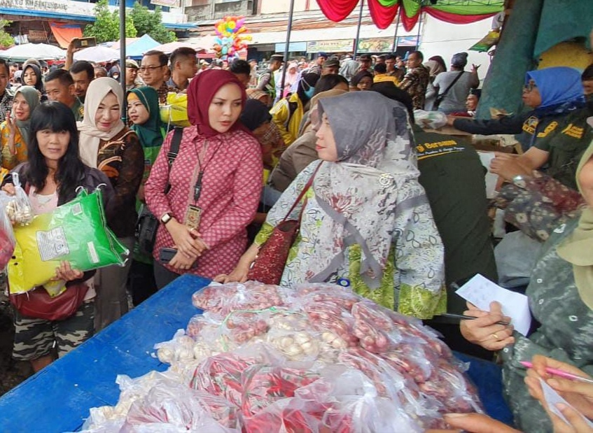 Tekan Inflasi Saat Nataru, Pemprov Sumsel Bagikan Cabai Merah Keriting dan Bawang Merah Gratis